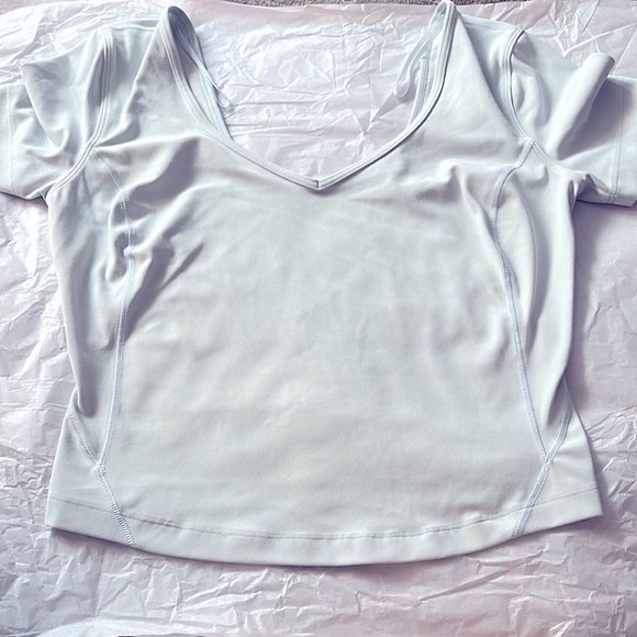 Lululemon short sleeve light blue crop top size 4/6 Like New Condition - Picture 2 of 6